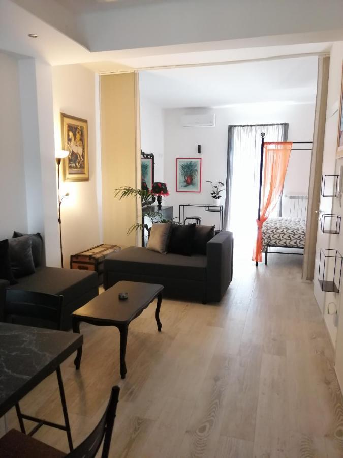 Apartamento Love Mirrors And Flowers - Affitti Brevi Italia Bari Exterior foto